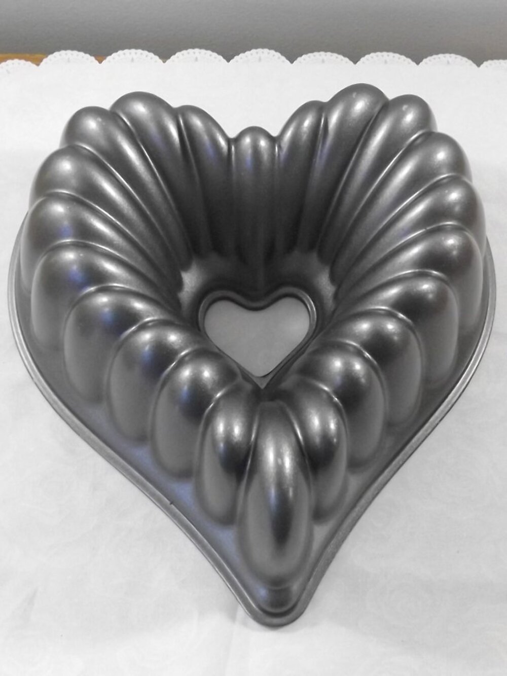 Elegant Heart Bundt Cake Pan - Nordic Ware